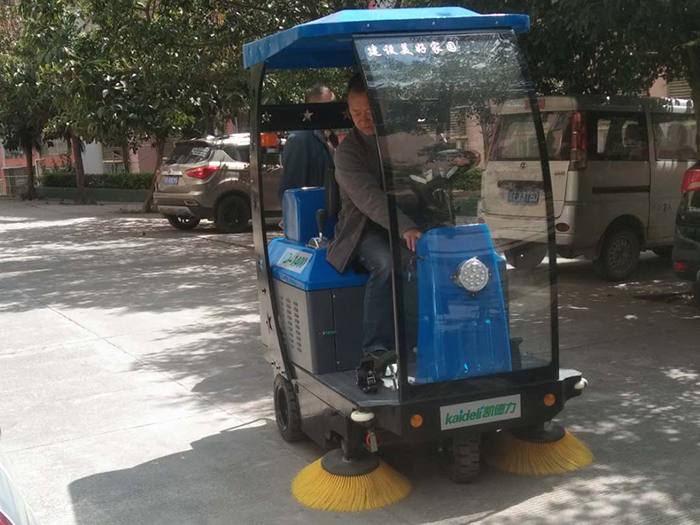 駕駛式掃地機小區清潔
