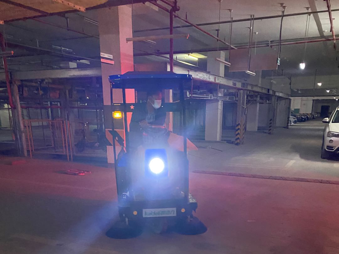 地下車庫使用宏雯掃地機