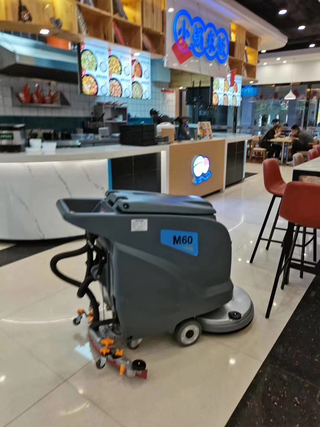 美食街清潔使用全自動洗地機