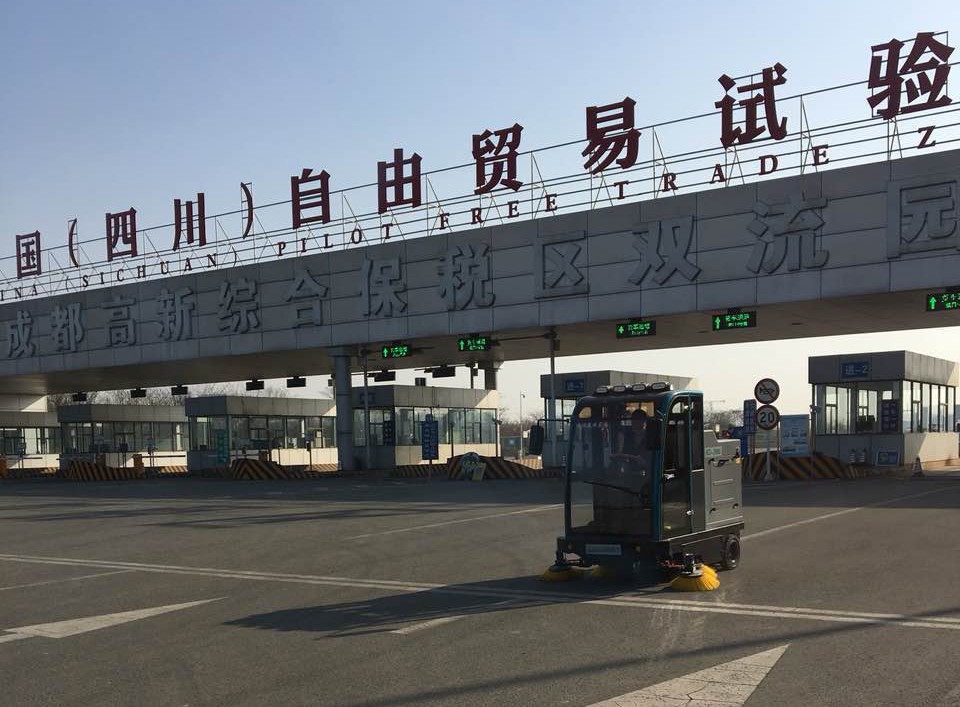 園區清潔選擇宏雯掃地車