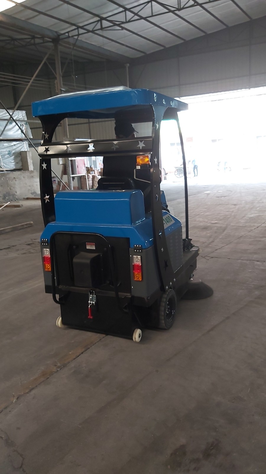 工廠用電動掃地車清掃環境衛生