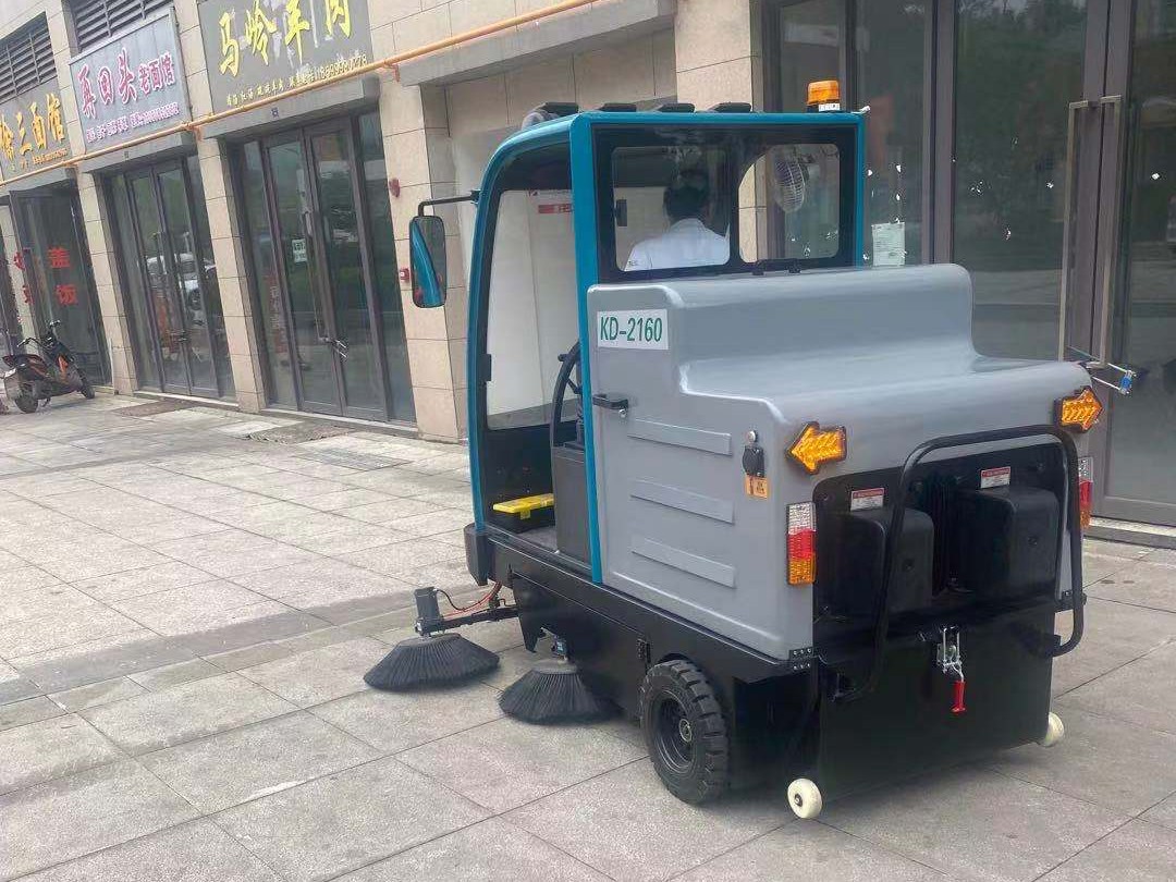 雅安名山區(qū)世界茶都采購掃地機(jī)選擇了成都宏雯