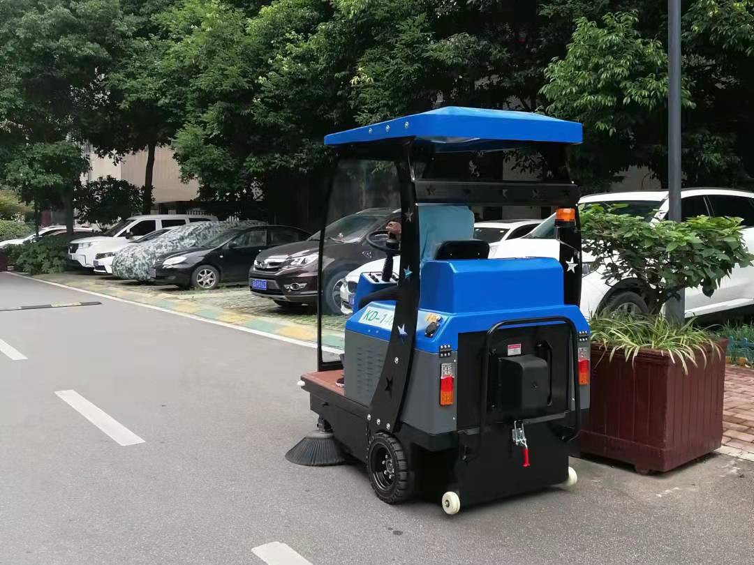 駕駛式掃地車清潔使用