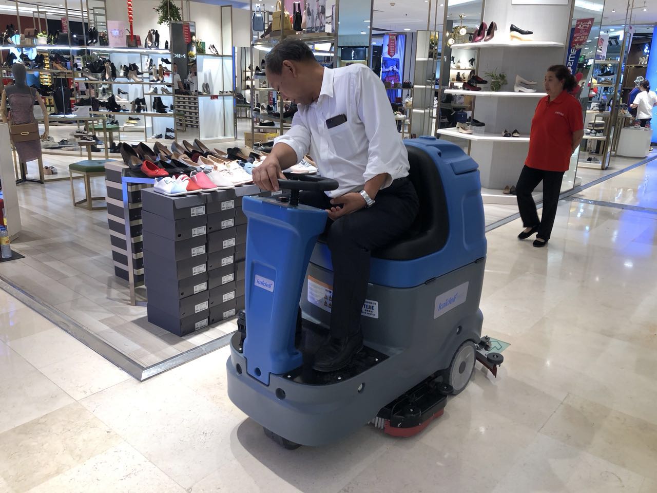 南充金融廣場采購洗地機