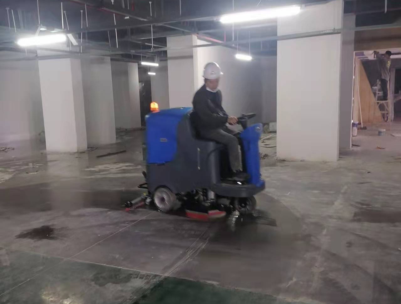 車庫開荒地面清洗機